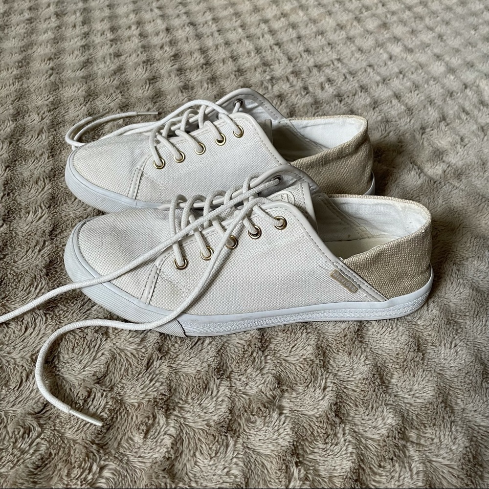 Tommy Hilfiger tennis shoes